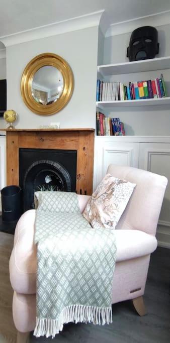 Windsor Cottage: Cosy, Charming, Full Of Character Esterno foto