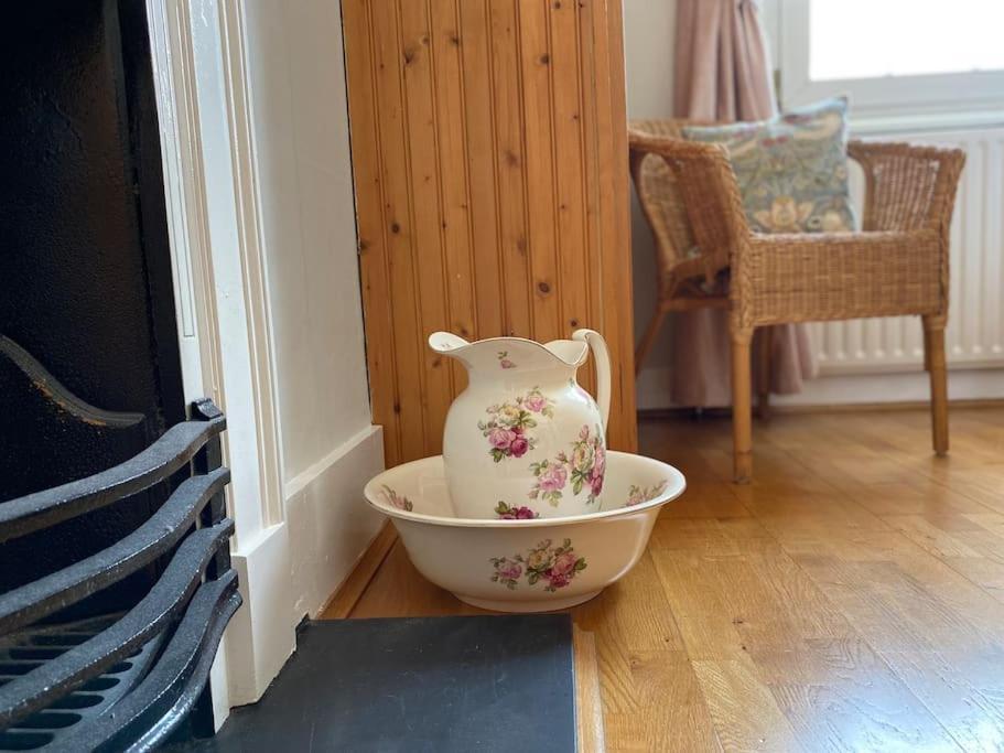 Windsor Cottage: Cosy, Charming, Full Of Character Esterno foto