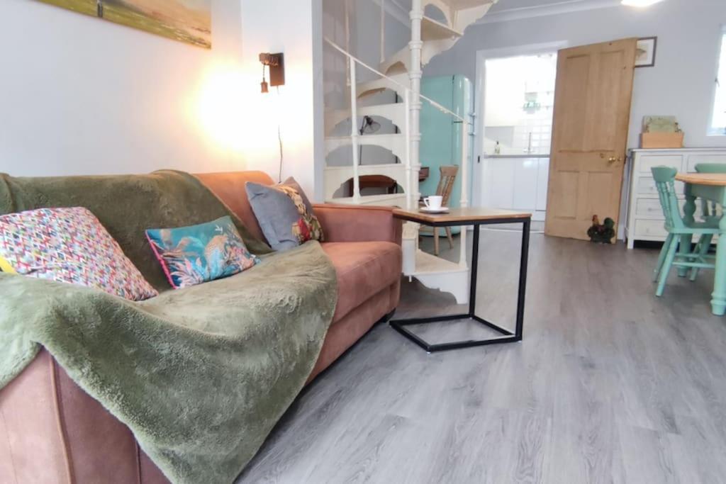 Windsor Cottage: Cosy, Charming, Full Of Character Esterno foto